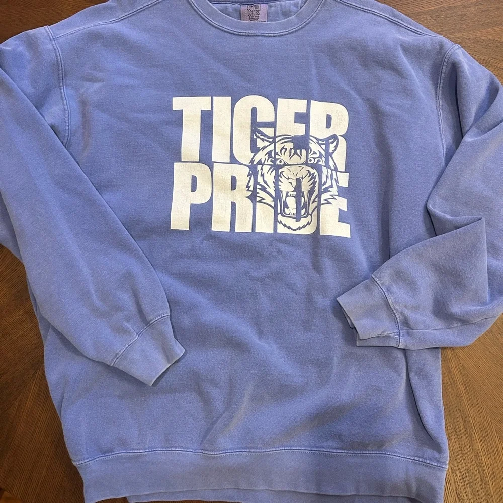Comfort Colors Blue Tiger Pride Crewneck Sweatshirt XL - Picture 1 of 6